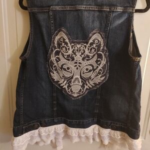 Express Jeans Women's So M Denim vest Embroidered Lace wolf head and lace trim